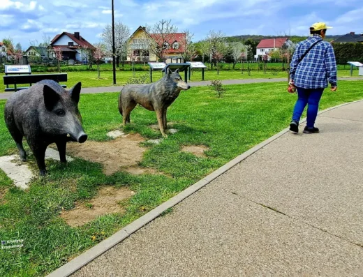 Aleja Lipowa w Oblęgorku