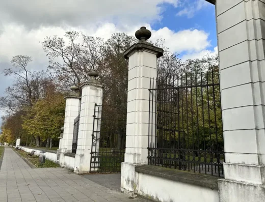 Brama Parkowa Zachodnia – Park Pałacowy