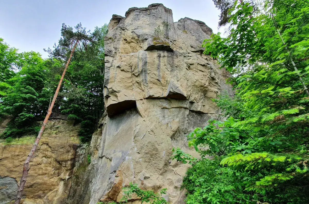 Kamień Leski (Wielki ostaniec z piaskowca leskiego)