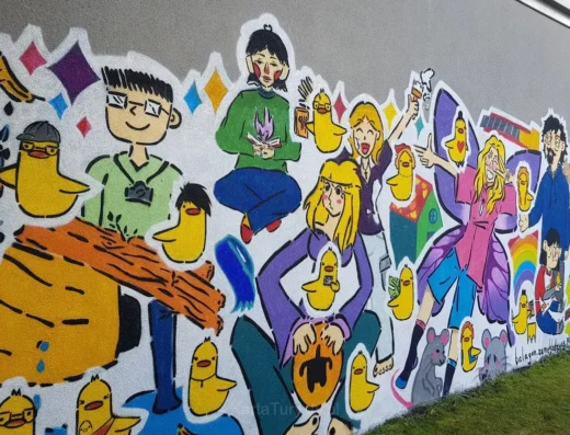 Mural pracowni scenografii i muralu – bałagan.