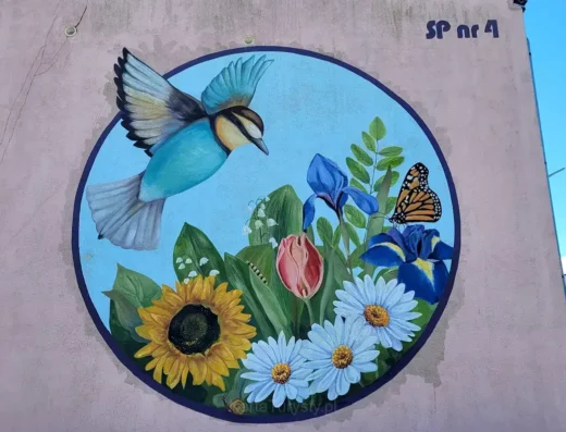 Mural „żołna nad ogrodem”.