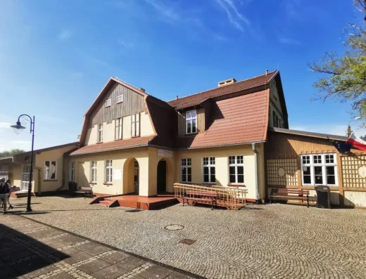 Nadmorska Kolej Wąskotorowa. Przystanek Niechorze Latarnia.