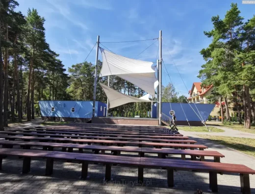 Plac zabaw i muszla koncertowa