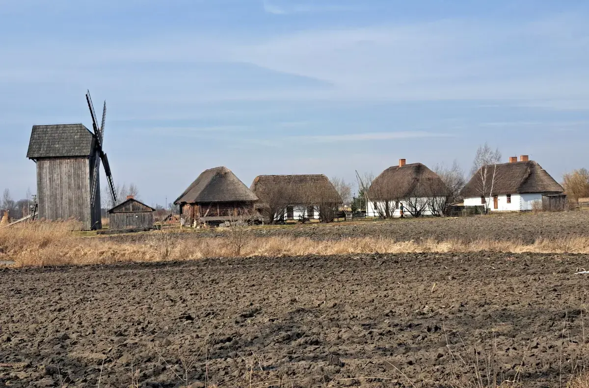 Skansen w Kwiatkówku i Grodzisko w Tumie