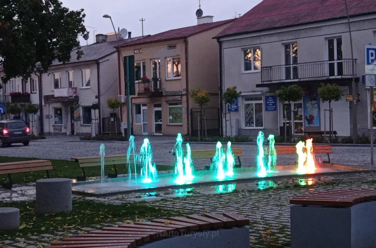 Skwerek miejski w Opolu Lubelskim