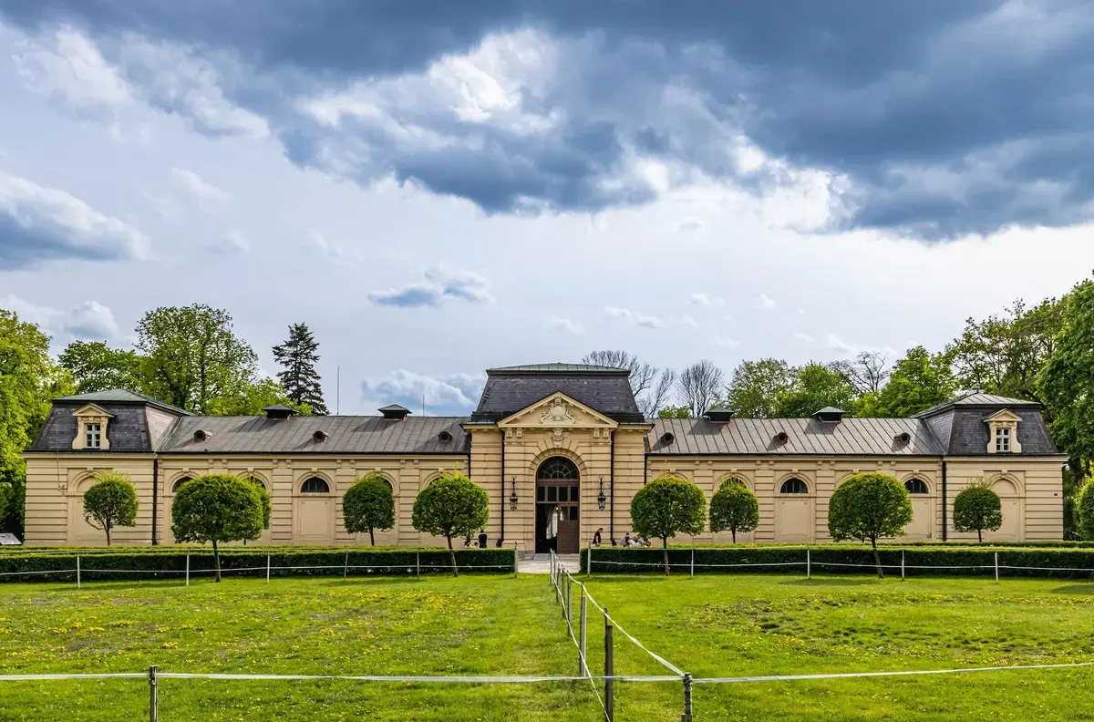 Stajnie I Wozownia