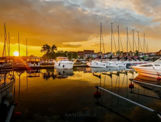 Wioska Żeglarska Mikołajki – Port w Mikołajkach