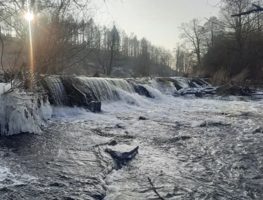 Zapora wodna (tama) na Czarnej Nidzie